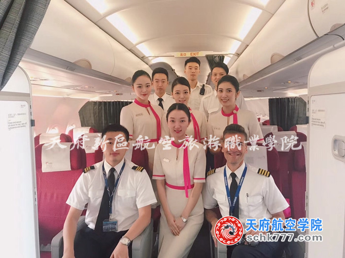 1526454800127219.jpg 第二排左一 陳瑤 長龍航空 15級空乘班 長龍航空 空中乘務 四川省巴中市通江縣2.jpg