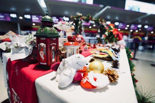 吉祥航空787成功首航重慶、三亞