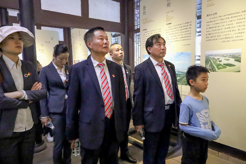 1680856110136230.jpg 7156245F8D9D89ACE246F659A08B7A81.jpg