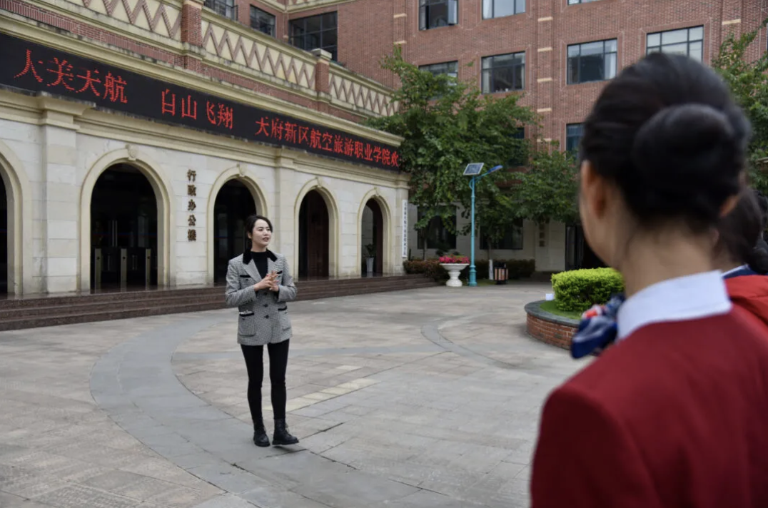 1714190699134848.jpg 58571714190700_.pic_hd.jpg